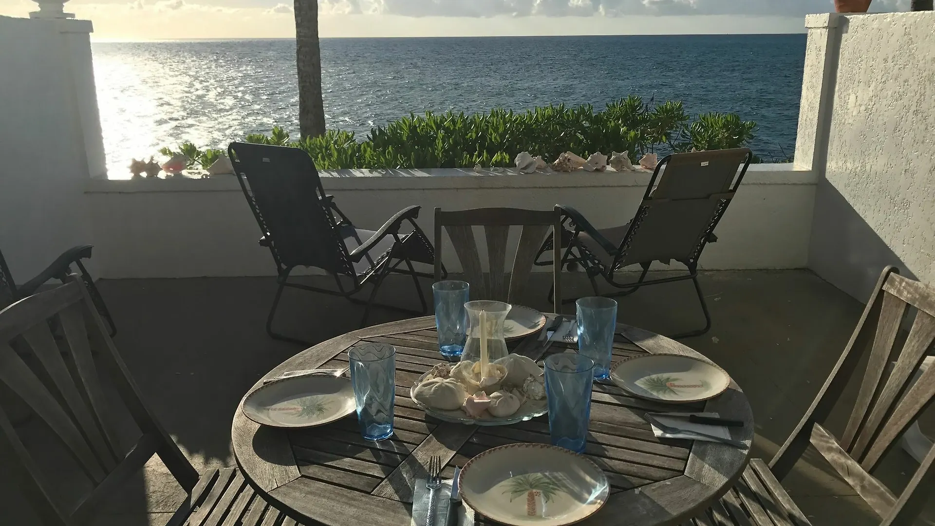 Delaporte Point Oceanfront Townhouse ناسو البهاما